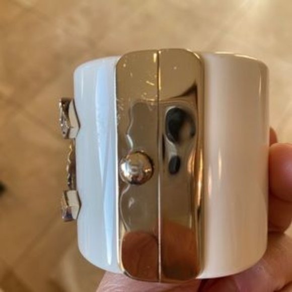 chanel cuff bracelet - Picture 3 of 10